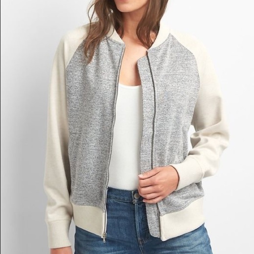 Like new! GAP knit bomber jacket light cream